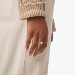 Shinola Rings|Engravable|Petite Round Signet Ring 14K Gold